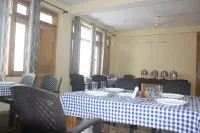 Sarthak B&B Hotels in Hallan-i
