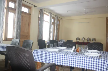 Sarthak B&B Отели рядом с достопримечательностью «Igloo stay sethan»