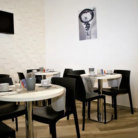 Hermes Rooms for Tourists