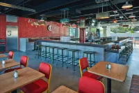 Graduate by Hilton Tempe - bar