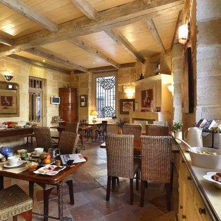 Hôtel la Tour Intendance Отели в г. Бордо