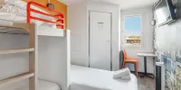 Hotelf1 Lyon Bourgoin-Jallieu - Cabrio Room 3单人床，带浴室新＃OnTheroAd