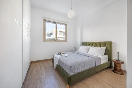 202 Mulberry Court- Elegant with Large Terrace