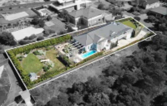 Hamptons Elegance Views Pool & Spa Hotels in Mount Martha