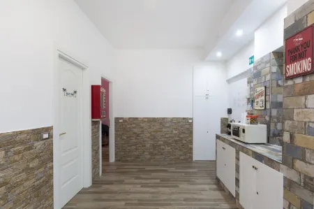 ViOletta Отели рядом с достопримечательностью «Parco via attilio profumo»