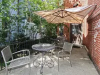 Old Northside Bed & Breakfast ヒンクル・フィールドハウス周辺のホテル