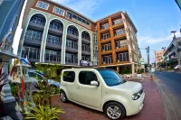 OMG Hotel - parking