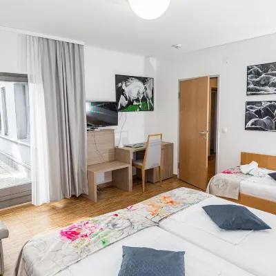 Hotel Korotan Отели рядом с достопримечательностью «18. Веринг»