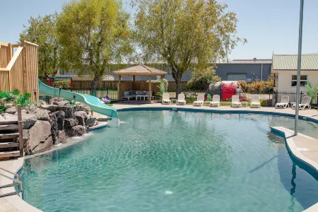 Taupo Top 10 Holiday Park Отели рядом с достопримечательностью «Craters of the Moon»