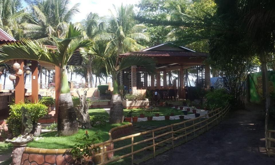 The Red Palm Resort - Housity