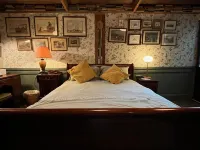 Remarkable Boultons Barn with Hot Tub & Opt Sauna Hotels in Bovey Tracey