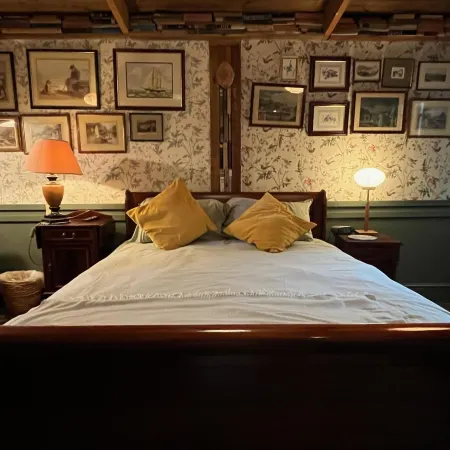 Remarkable Boultons Barn with Hot Tub & Opt Sauna