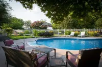 Burke Manor Inn & Pavilion Hotels in Elon