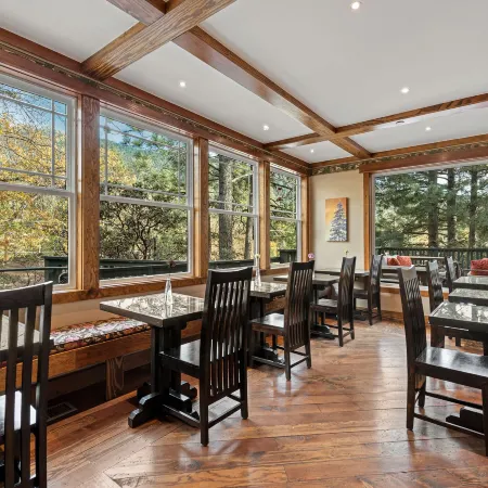 The Grand Idyllwild Lodge
