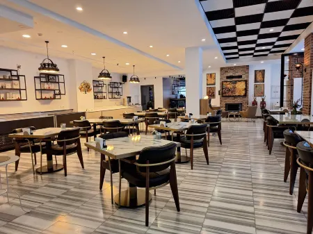 N'Ala Otel Отели рядом с достопримечательностью «Ebk Cami»