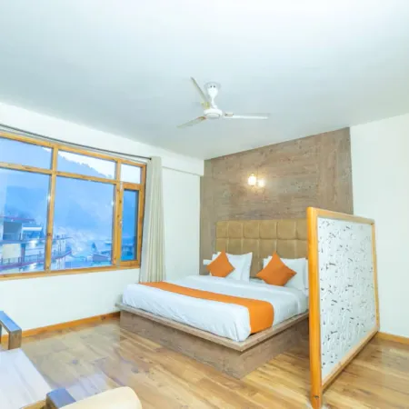 Hotel Rising Star with Garden with Private Parking Near to Mall Road