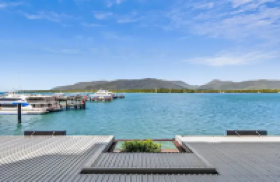 Lux Retreat at Harbour Light Cairns I Sauna I Pool & Prime Location
