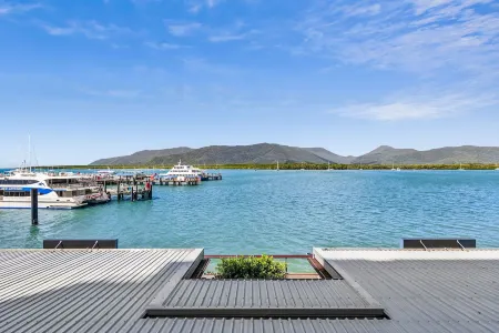 Lux Retreat - Sauna pool & prime location