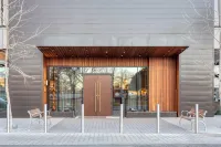 16명 숙박 가능, 브랜드 뉴 오스틴 하이 라이즈, 루프탑 수영장, 체육관, 요가 스튜디오 및 기타 시설 있음