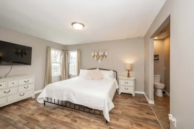 Main Street Cottage For 6 Hotels near Traders World Flea Market