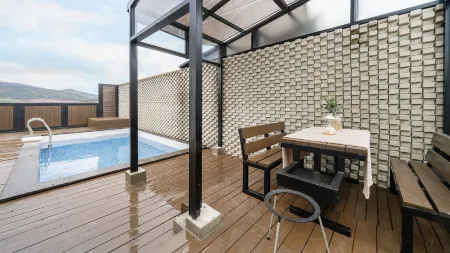 Buan Cordelia Pool Villa Pension Отели рядом с достопримечательностью «Byeonsan Beach»