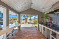 Luxe Waterfront Hideaway w Pool & Pirate Ship Dock Hotels in Westchase