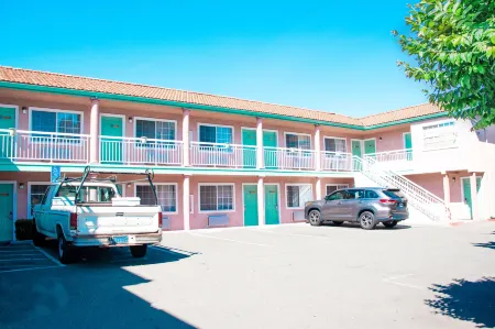 Discovery Inn Отели рядом с достопримечательностью «Хэйворд Джапанес Гарденс»