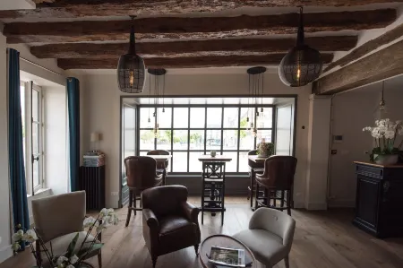 Hôtel le Chantilly Отели рядом с достопримечательностью «Форе де Шантийи»