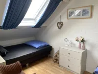 Bright Holiday Home Near Beach