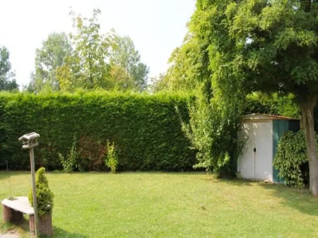 Bright Holiday Home Near Beach