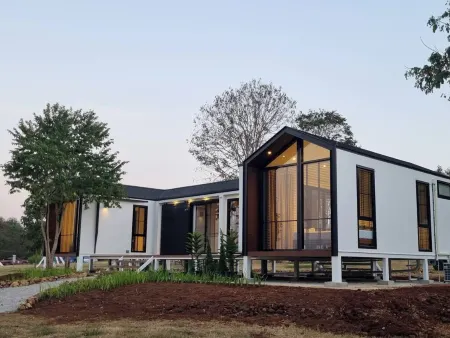 The Hilltop Erawan Отели в г. Сисават