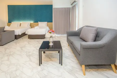 One Sakon Nakhon Hotel Отели рядом с достопримечательностью «Wat Phra That Choeng Chum Worawihan»