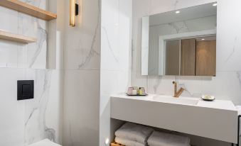 Almond Hotel