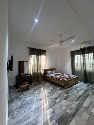 Lovely 5-Bed House Getaway Duplex in Accra Các khách sạn ở Dangme West