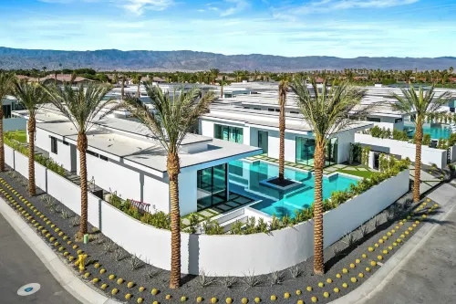 Sleeps 18 Pool Putting Green Pickleball Stay in Indio Bravo Villa 9