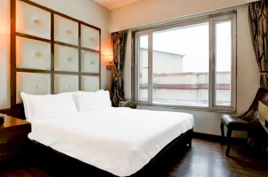 Stylish & Modern Stays at Palette River Front