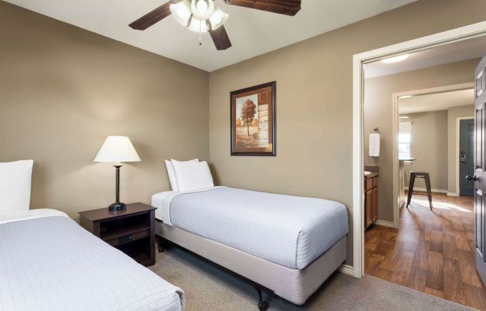 Eagle's Den Suites Kenedy a Travelodge by Wyndham