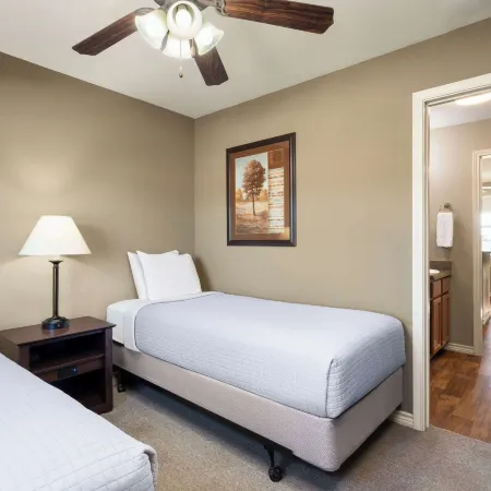 Eagle's Den Suites Kenedy a Travelodge by Wyndham