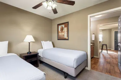 Eagle's Den Suites Kenedy a Travelodge by Wyndham Các khách sạn ở Karnes City