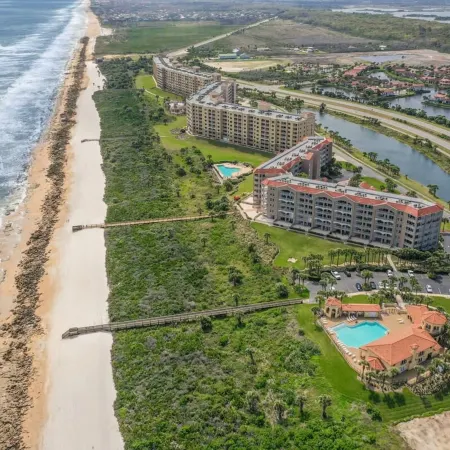 Oceanview Top-floor Penthouse in Surf Club Beach Pool Access