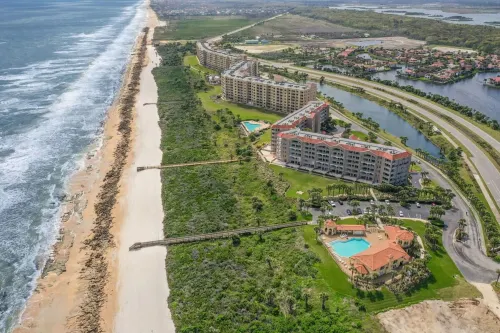 Oceanview Top-floor Penthouse in Surf Club Beach Pool Access - Wifi