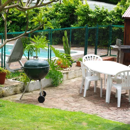Aqua Marine Guest House Отели рядом с достопримечательностью «Форт Фредерик»