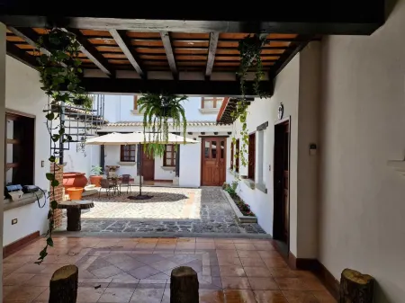 Cozy Colonial Style Azotea Apartments Отели в г. Chimaltenango