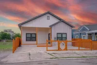 Skyline Retreat 3BR-3BA w Stunning Views Near DT
