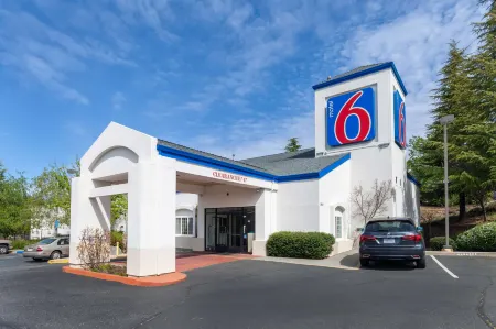 Motel 6 Auburn, CA
