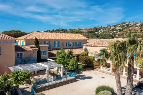 Les Flots Bleus Hôtels à : Le Lavandou
