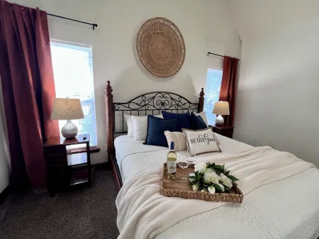 Pool/Clubhouse/Table Rock Lake Access/Public Launch