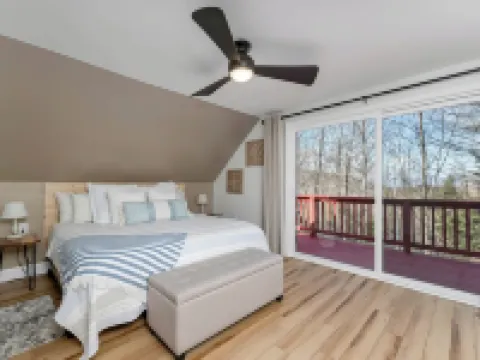 Relaxing Gunstock Chalet!  Near Lake Winnipesaukee and Gunstock Mountain! Hotels in Gilford