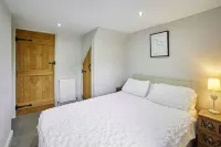 Host & Stay - Cote Hotels in Healey