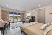 Lakeside Family Getaway – Amenity Packed